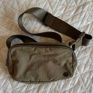 Lululemon Everywhere Belt Bag in olive green